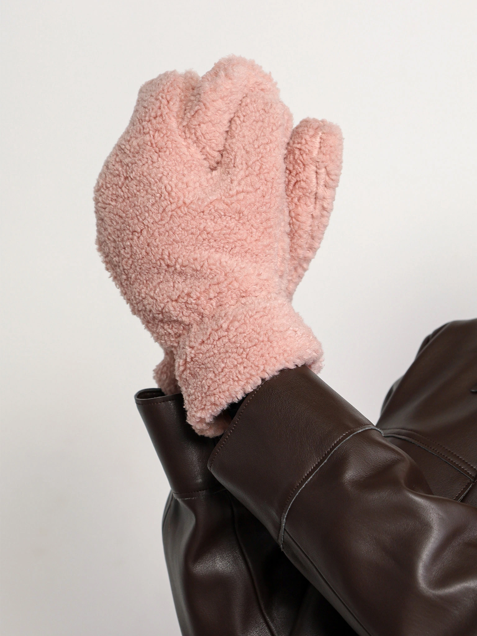 Варежки из ткани букле в ассортименте